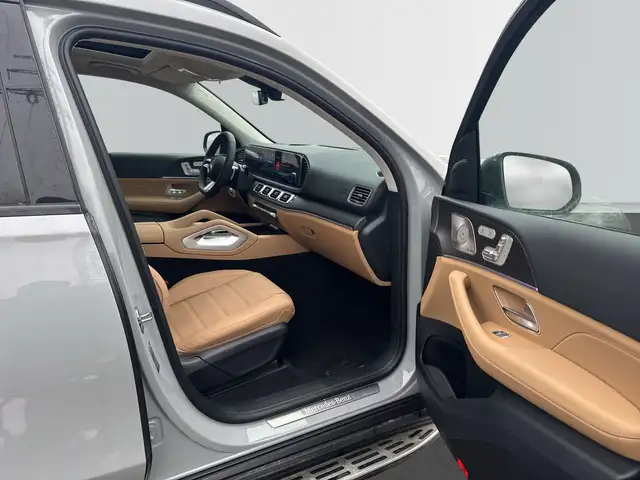 Mercedes-Benz GLS Class view 9