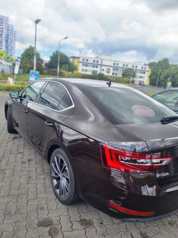 Imagine Skoda Superb Superb 2.8 V6 Tiptronic Laurin