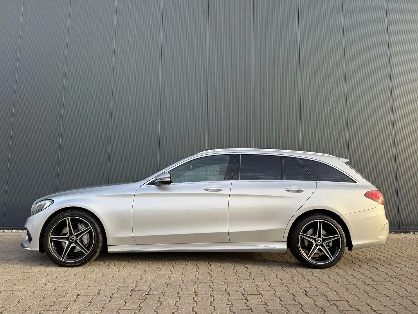Mercedes-Benz C 180 Estate Sport Edition AMG / pano / led / camera Mer Grijs - 2