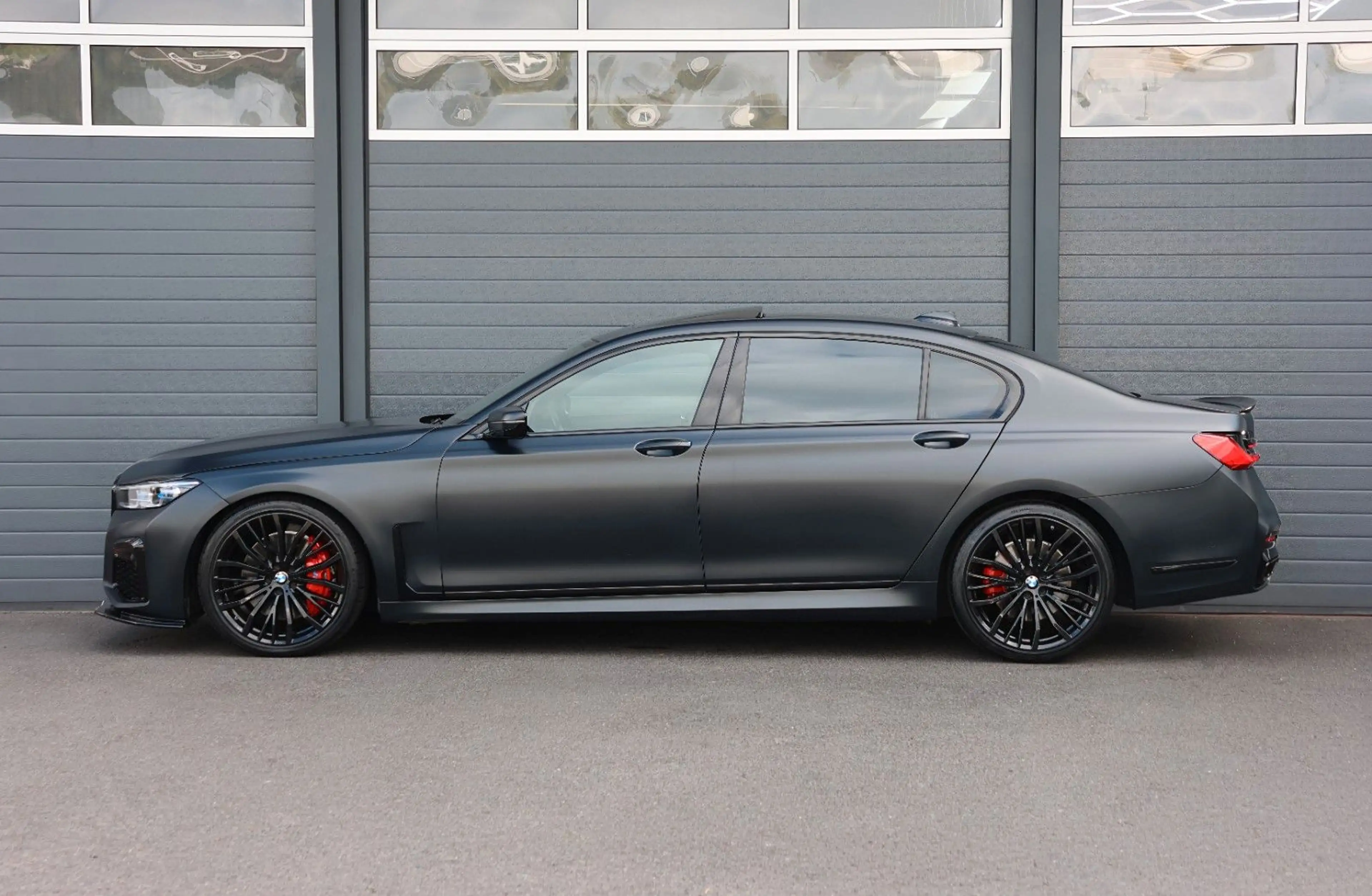 BMW 750 Li M/HUD/SkyLounge/H&K/MASSAGE/4xSHZ/4xSBL/21 — photo 5