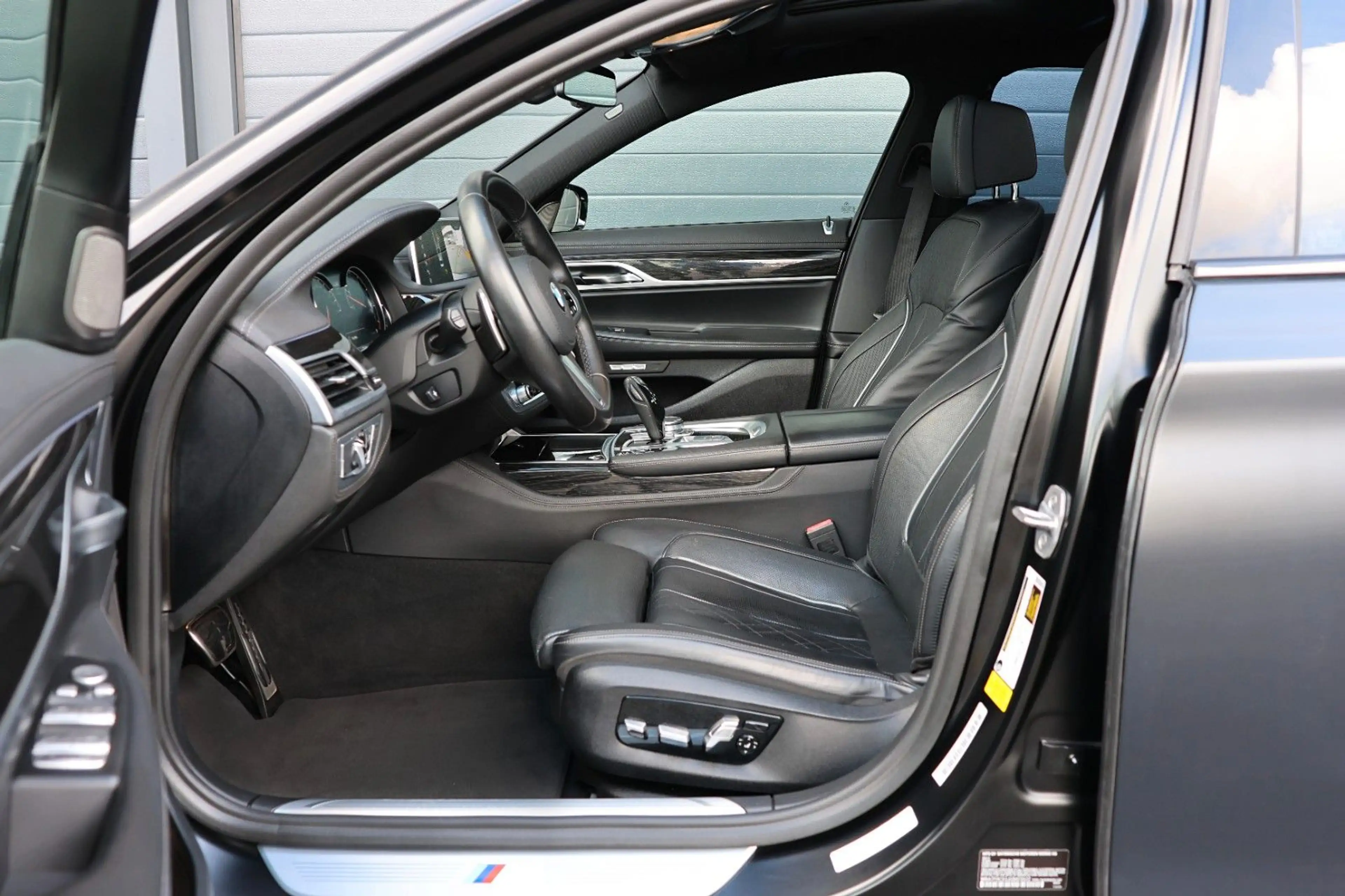 BMW 750 Li M/HUD/SkyLounge/H&K/MASSAGE/4xSHZ/4xSBL/21 — photo 15