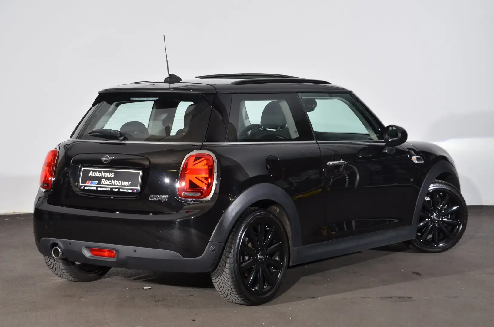 MINI Cooper Schwarz - 2