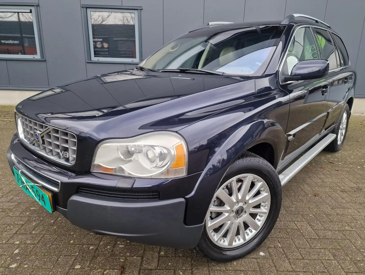 Volvo XC90 4.4 V8 Executive, full option, bijtel vriendelijk! Blauw - 1