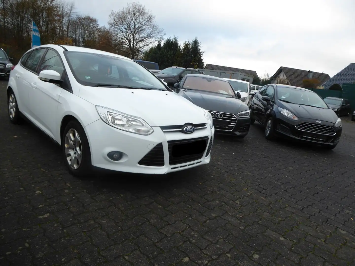 Ford Focus Lim. Trend Blanc - 2