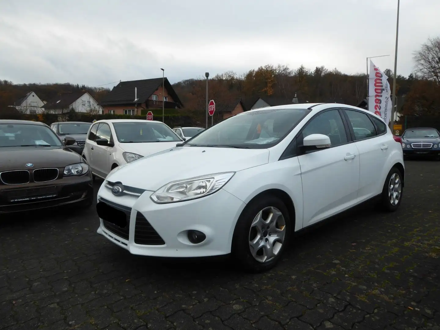 Ford Focus Lim. Trend Blanc - 1