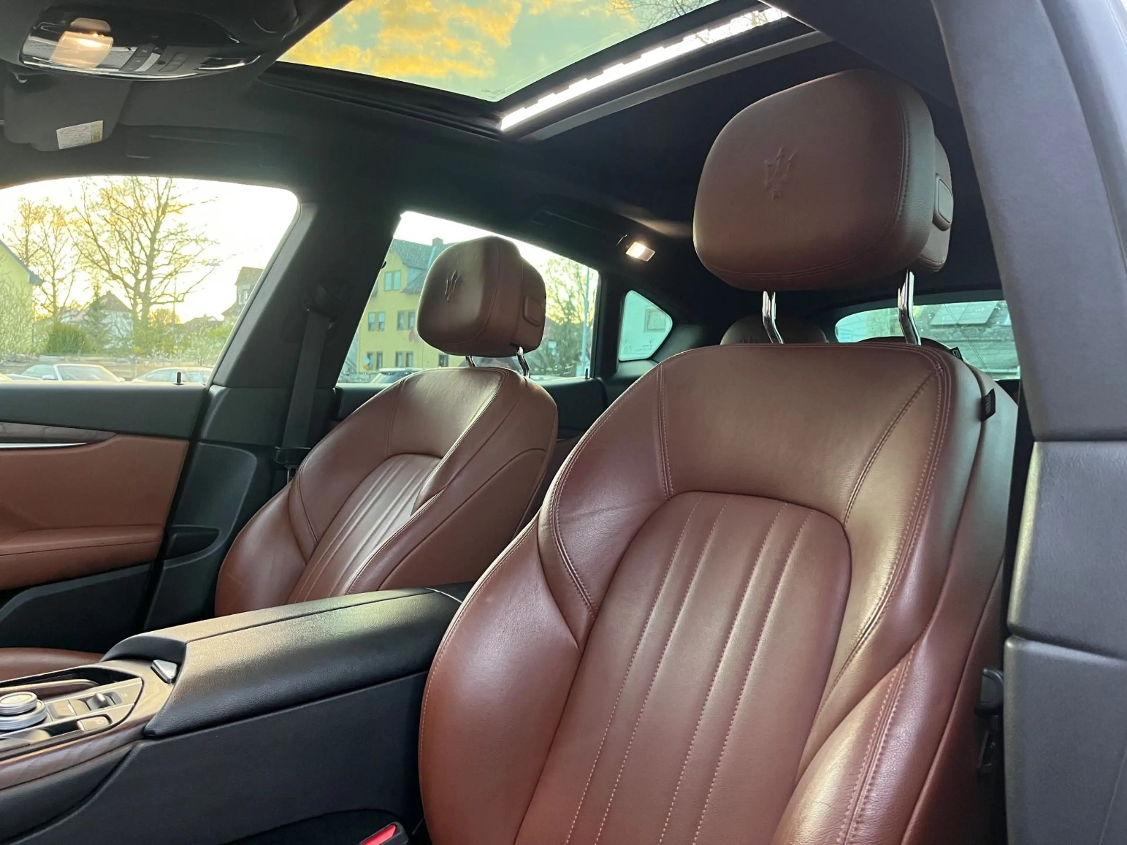 Maserati Levante GRANLUSSO*BRAUN-LEDER*PANO*TOTWINKEL*KAM — photo 10