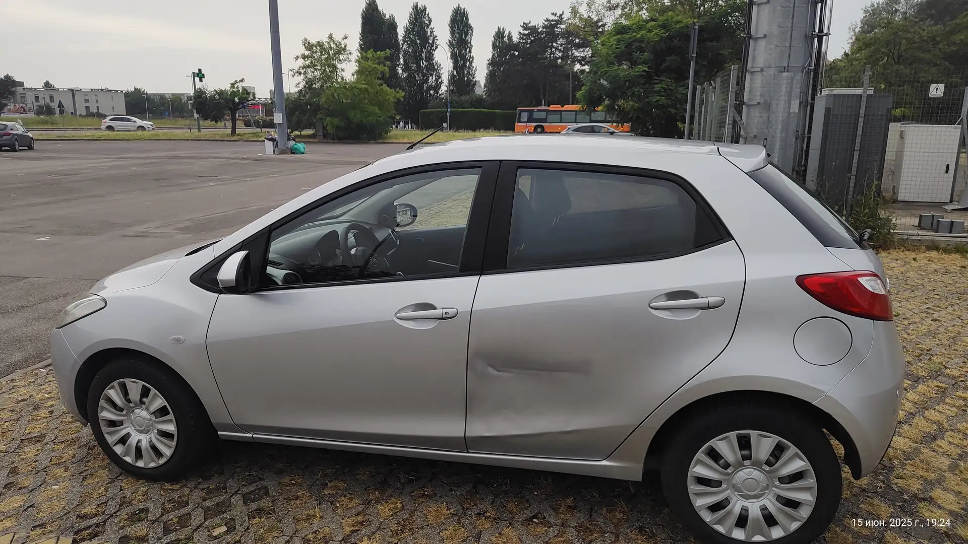 Mazda 2 2 5p 1.3 Easy 75cv Argento - 2