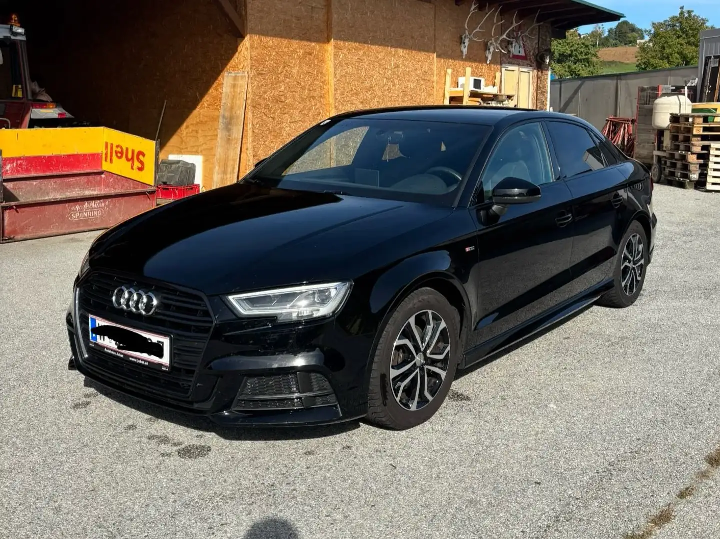 Audi A3 A3 Limousine 30 TFSI sport S-Line Ext. Schwarz - 1