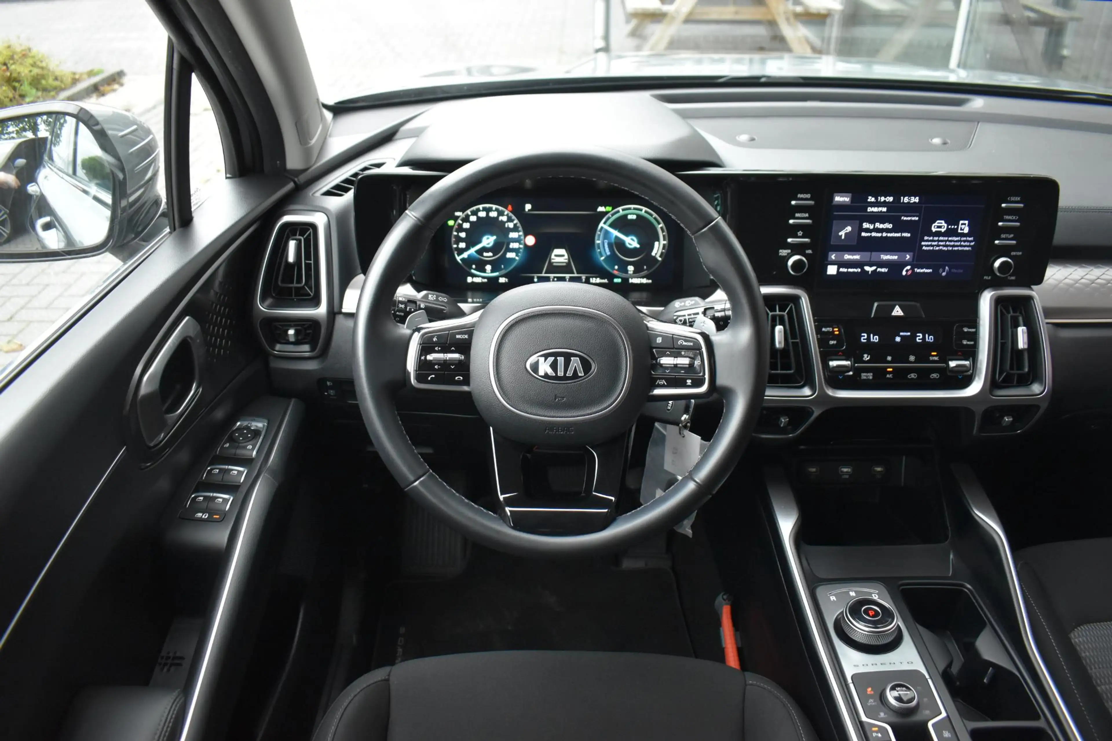 Kia Sorento 1.6 T-GDI Plug-in Hybrid 4WD ComfortLine 5p. — photo 17