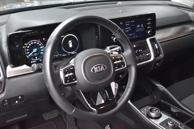 Kia Sorento view 4