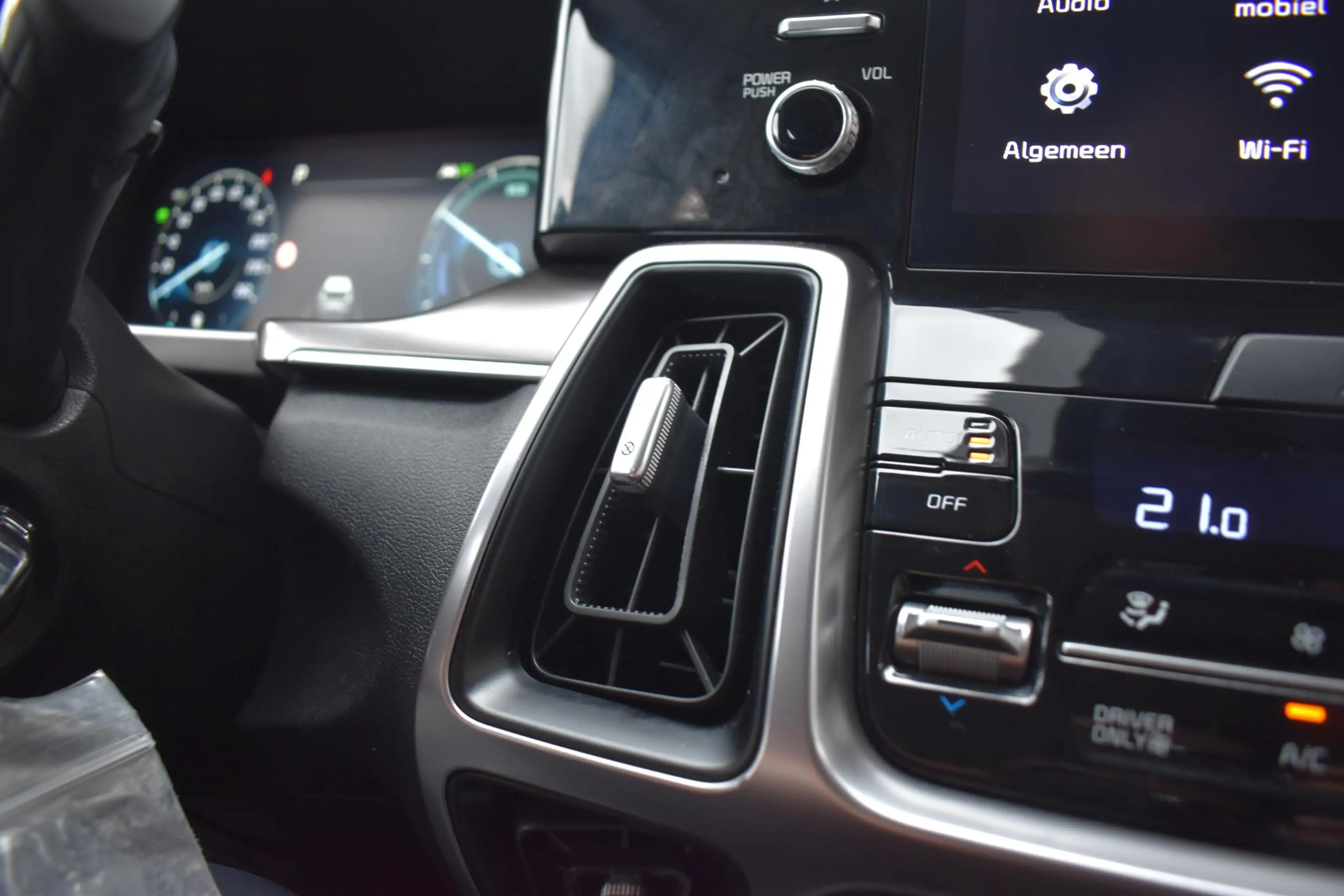 Kia Sorento 1.6 T-GDI Plug-in Hybrid 4WD ComfortLine 5p. — photo 35