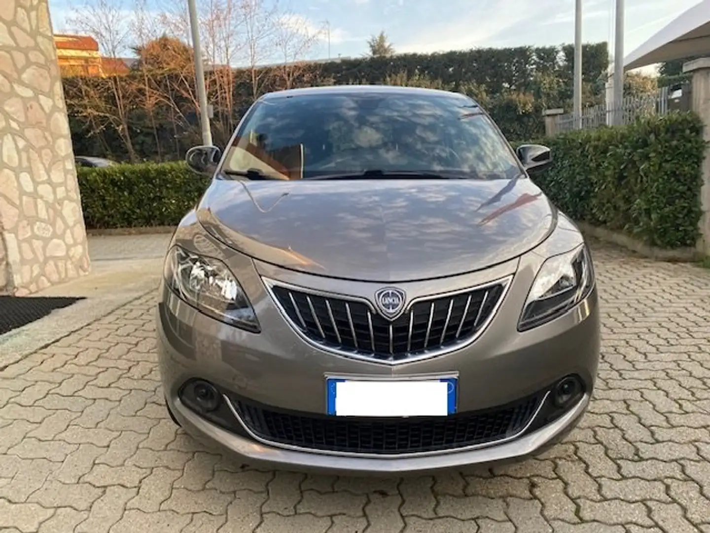 Lancia Ypsilon 1.0 HYBRID SILVER 39000KM  PREZZO REALE Grau - 1