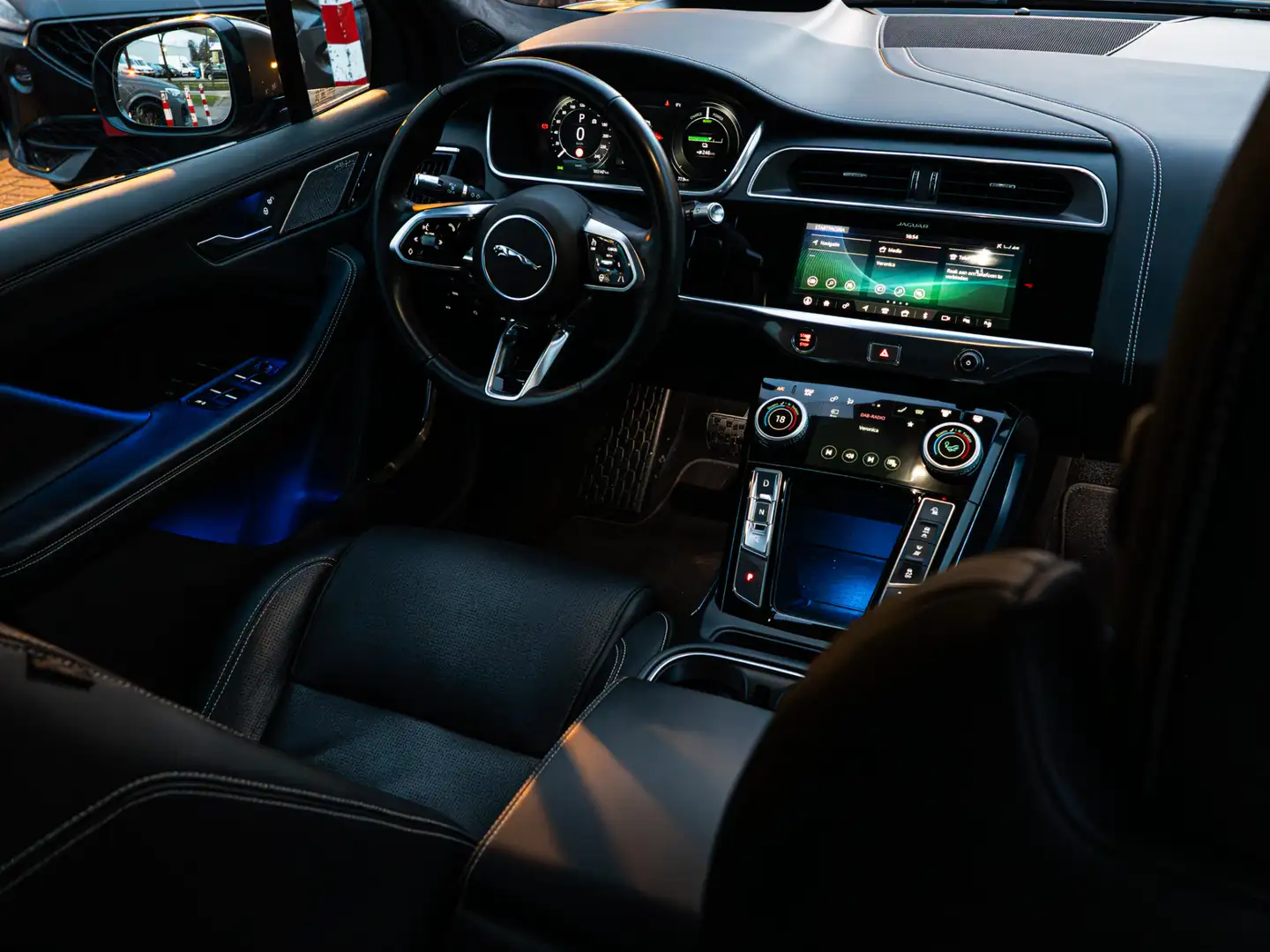 Jaguar I-Pace EV400 First Edition 90 kWh PANO ALCANTARA HEMEL CA Grijs - 2