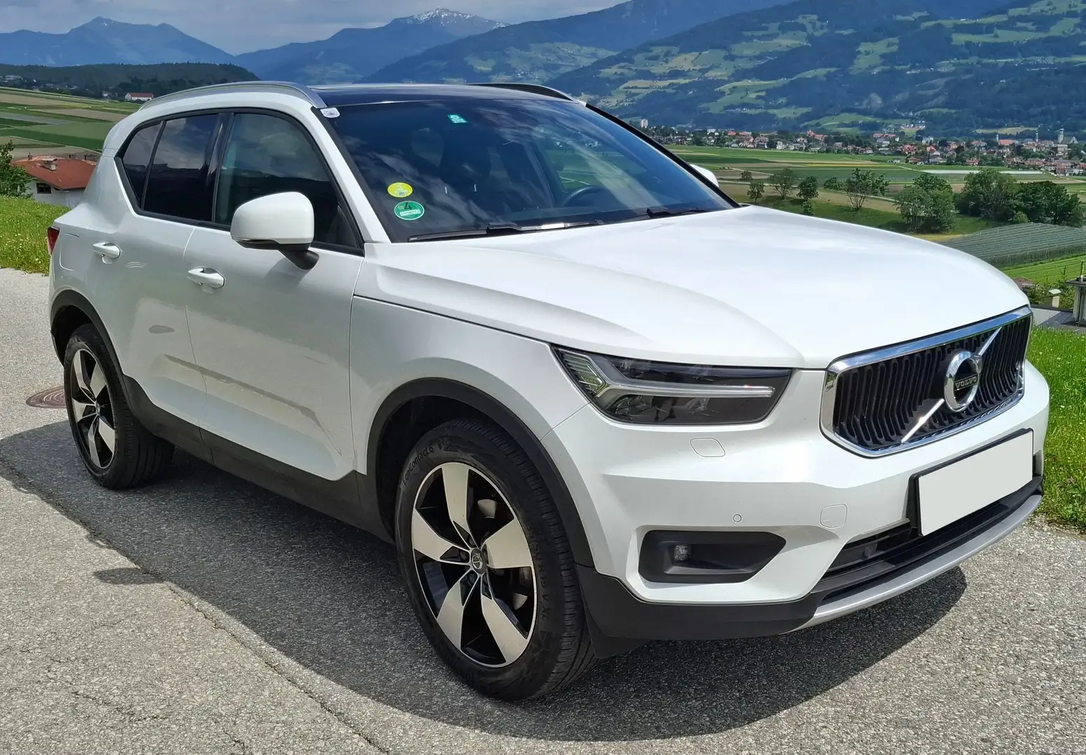 Volvo XC40 XC40 D3 Momentum Pro Geartronic,Pano,Harman Ka,ACC Weiß - 1