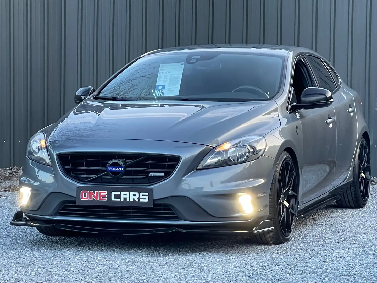 Volvo V40 1.6 D2 "R-Design" GPS-CUIR-JA19P-CLIM-GAR 1AN Gris - 1