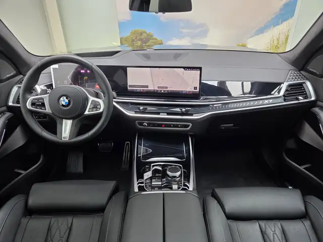 BMW X7 view 7