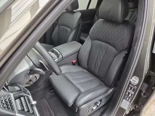 BMW X7 view 15