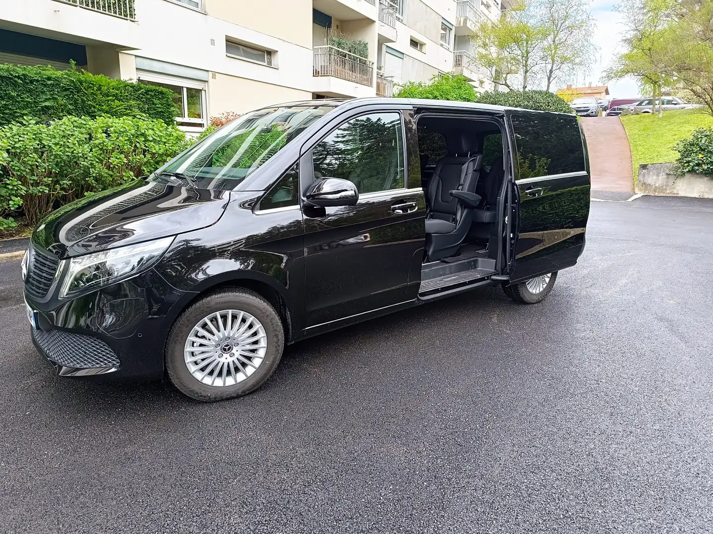 Mercedes-Benz EQV 300 Long 204 ch Avantgarde - 1