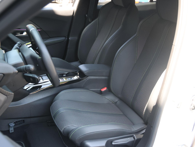 Peugeot e-2008 EV GT Avantage 54 kWh 156pk | ACCU 98% | Camera vo — photo 11