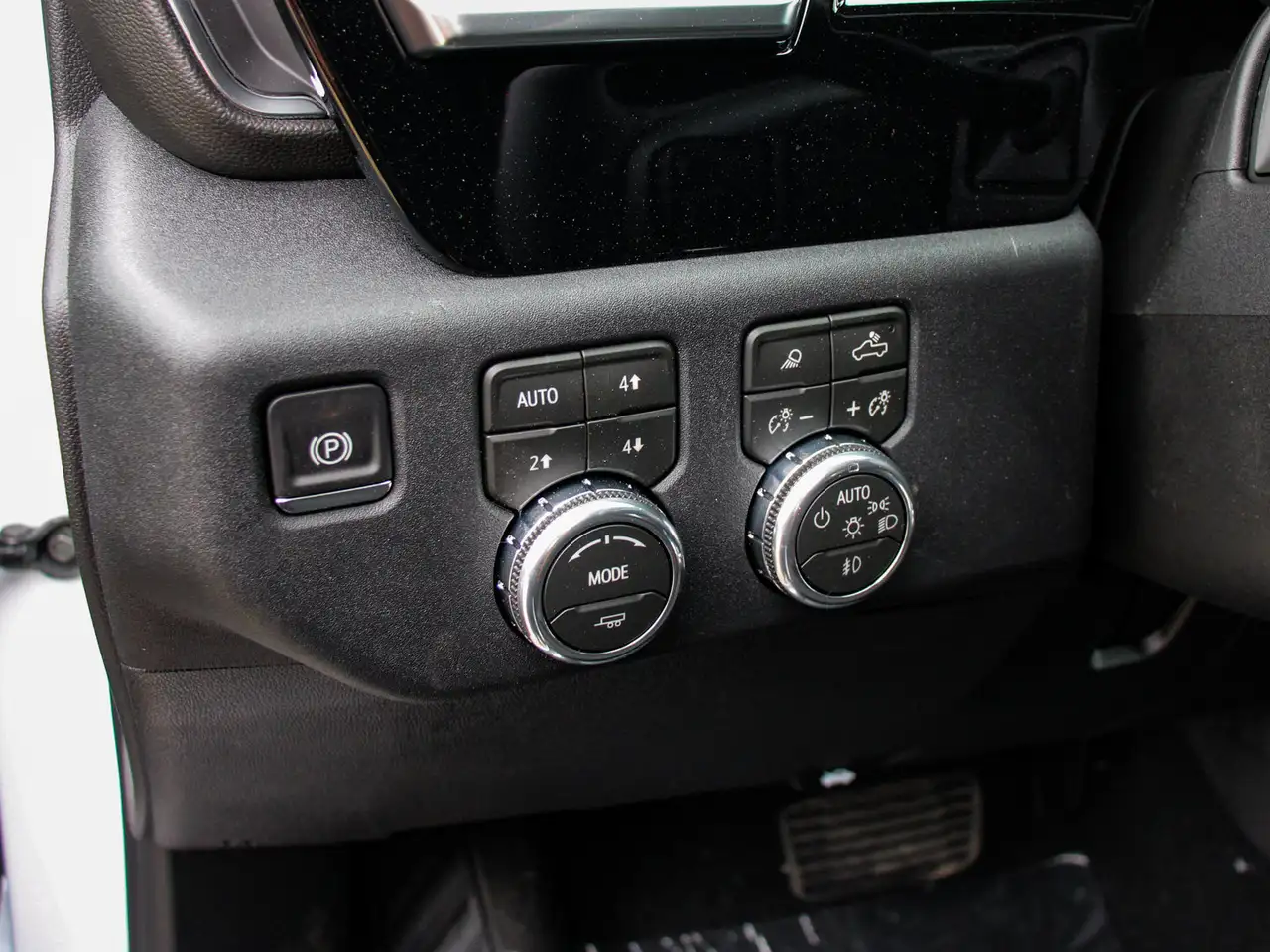 GMC Sierra 3500HD photo GMC Sierra 3500HD