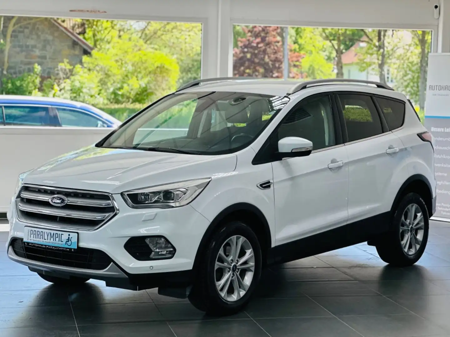 Ford Kuga Titanium *XEN*NAVI*PDC*SITZHZ Biały - 2