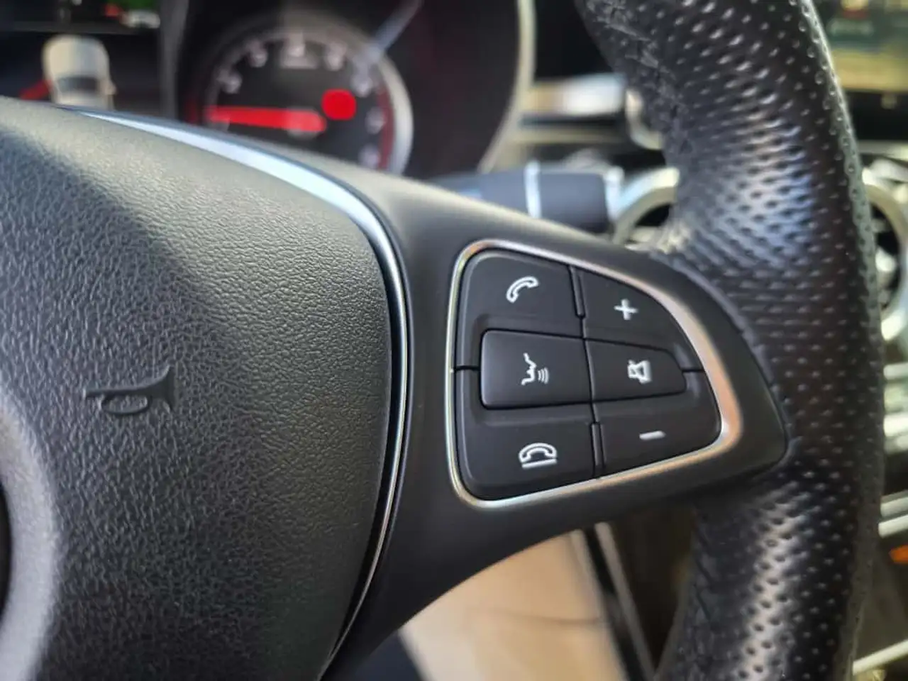 Mercedes-Benz GLC снимка Mercedes-Benz GLC