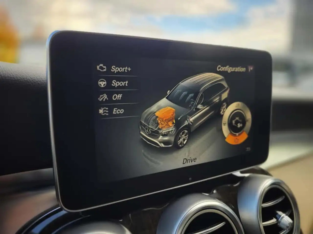 Mercedes-Benz GLC снимка Mercedes-Benz GLC
