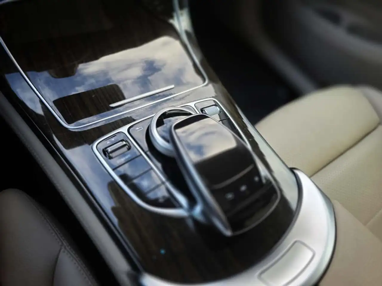 Mercedes-Benz GLC снимка Mercedes-Benz GLC
