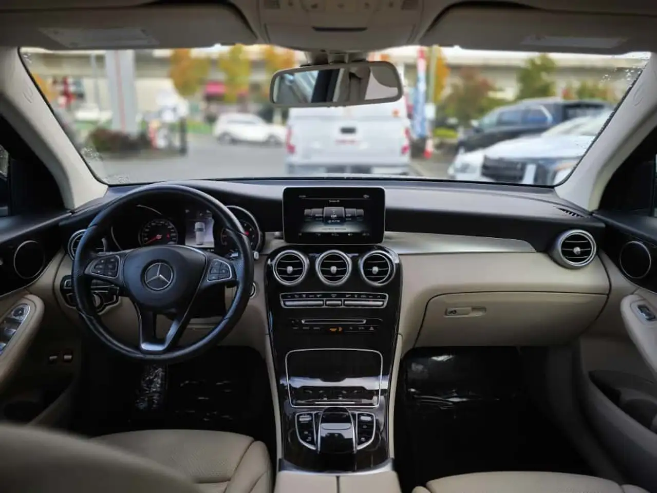 Mercedes-Benz GLC снимка Mercedes-Benz GLC