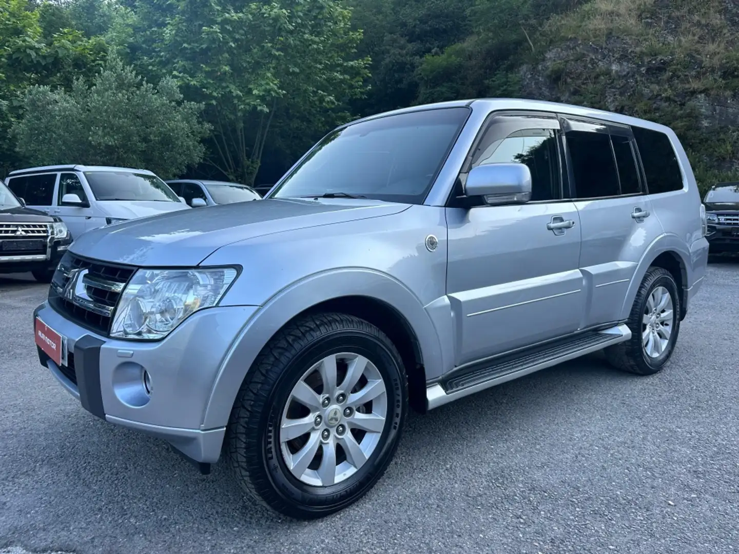 Mitsubishi Montero 3.2DI-D Motion Plateado - 2
