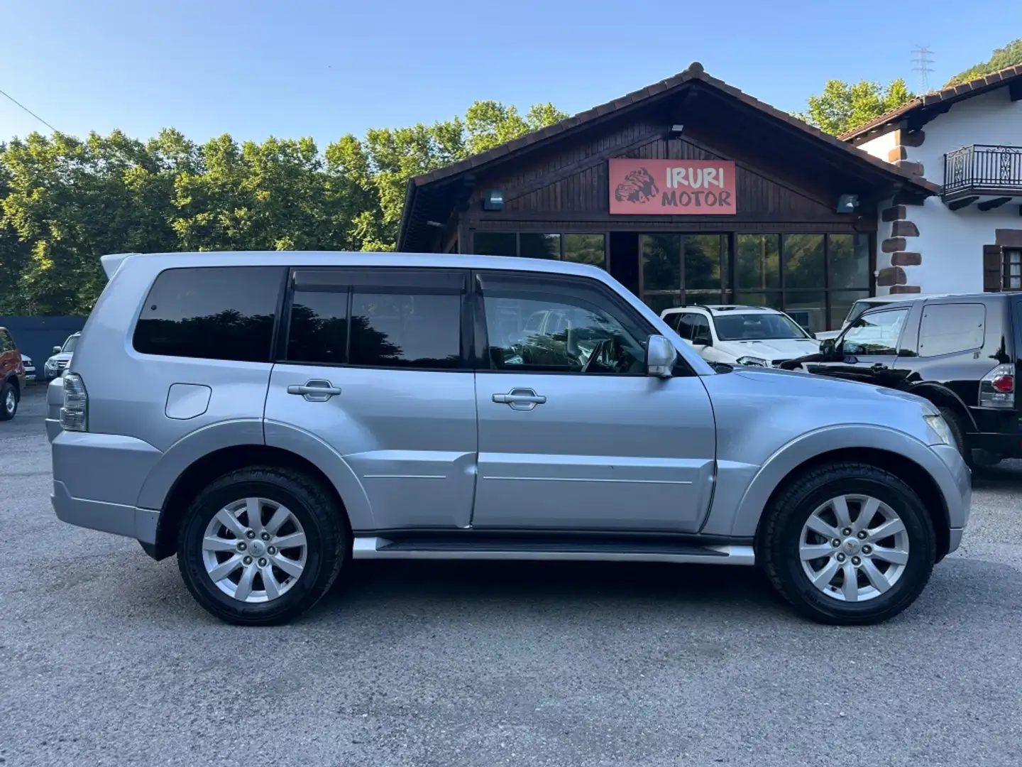 Mitsubishi Montero 3.2DI-D Motion Plateado - 1