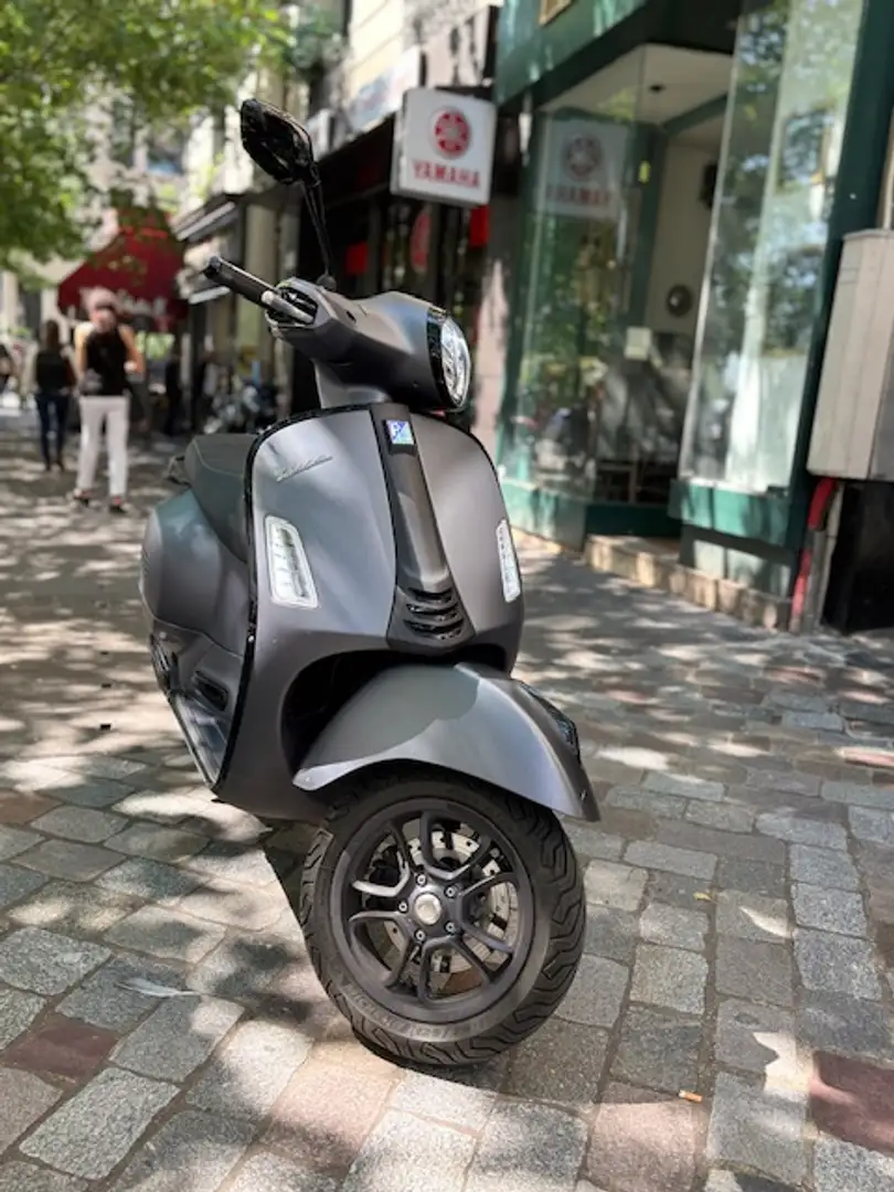 Piaggio GTS 125 Grijs - 1