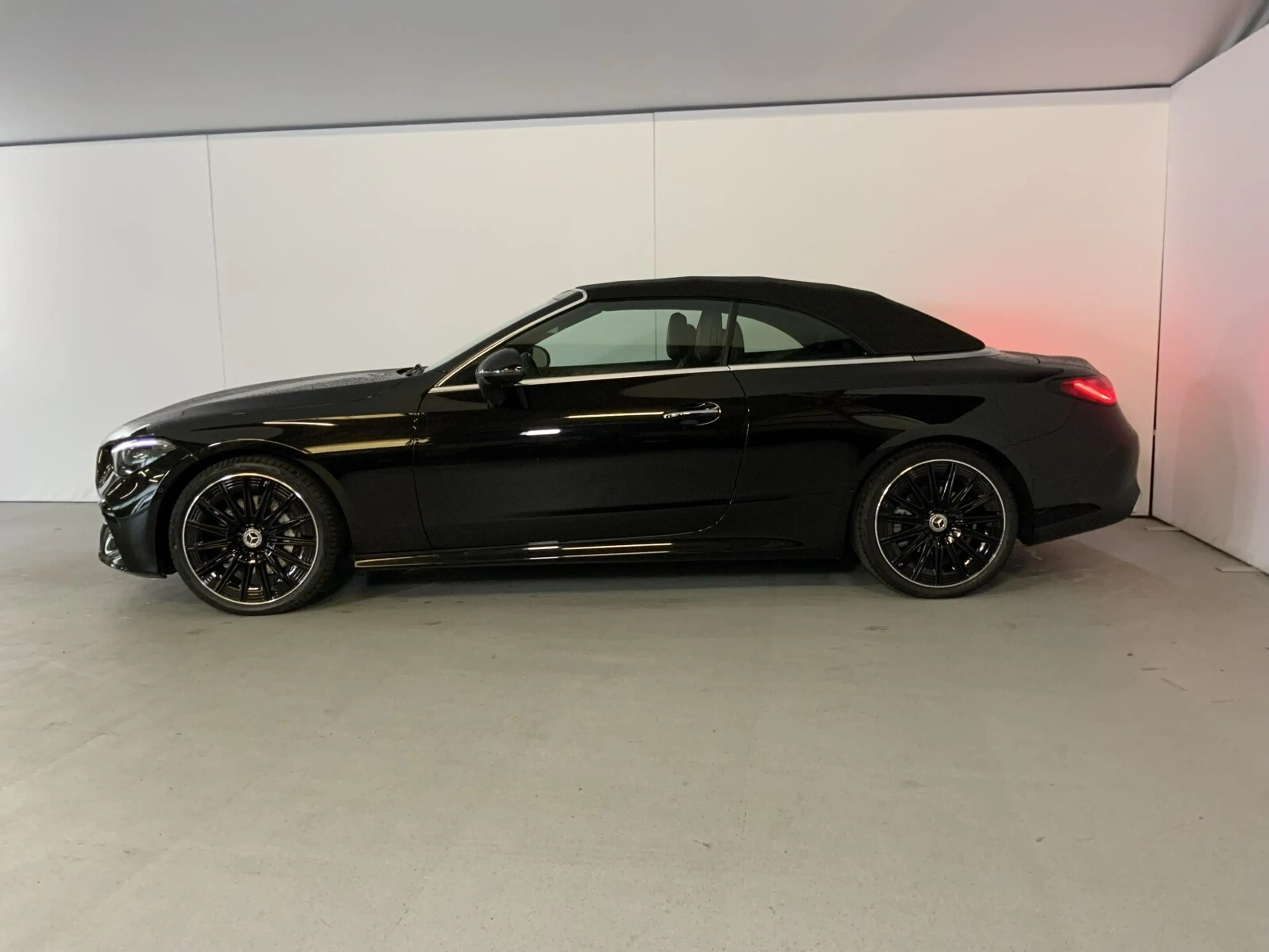 Mercedes-Benz CLE 200 CLE 200 Cabrio AMG Night Memory Winter-Pak RüKam — photo 4