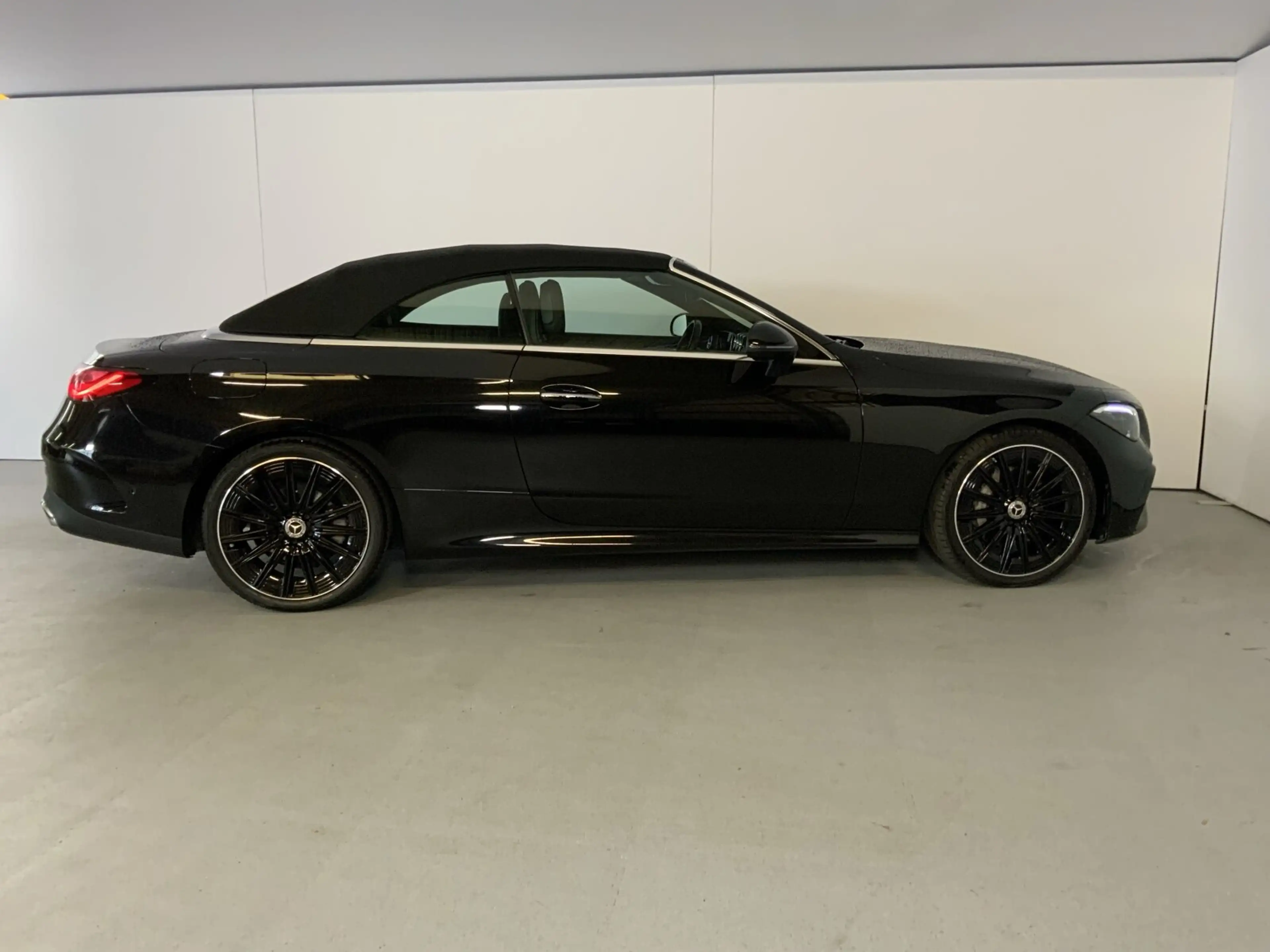 Mercedes-Benz CLE 200 CLE 200 Cabrio AMG Night Memory Winter-Pak RüKam — photo 3