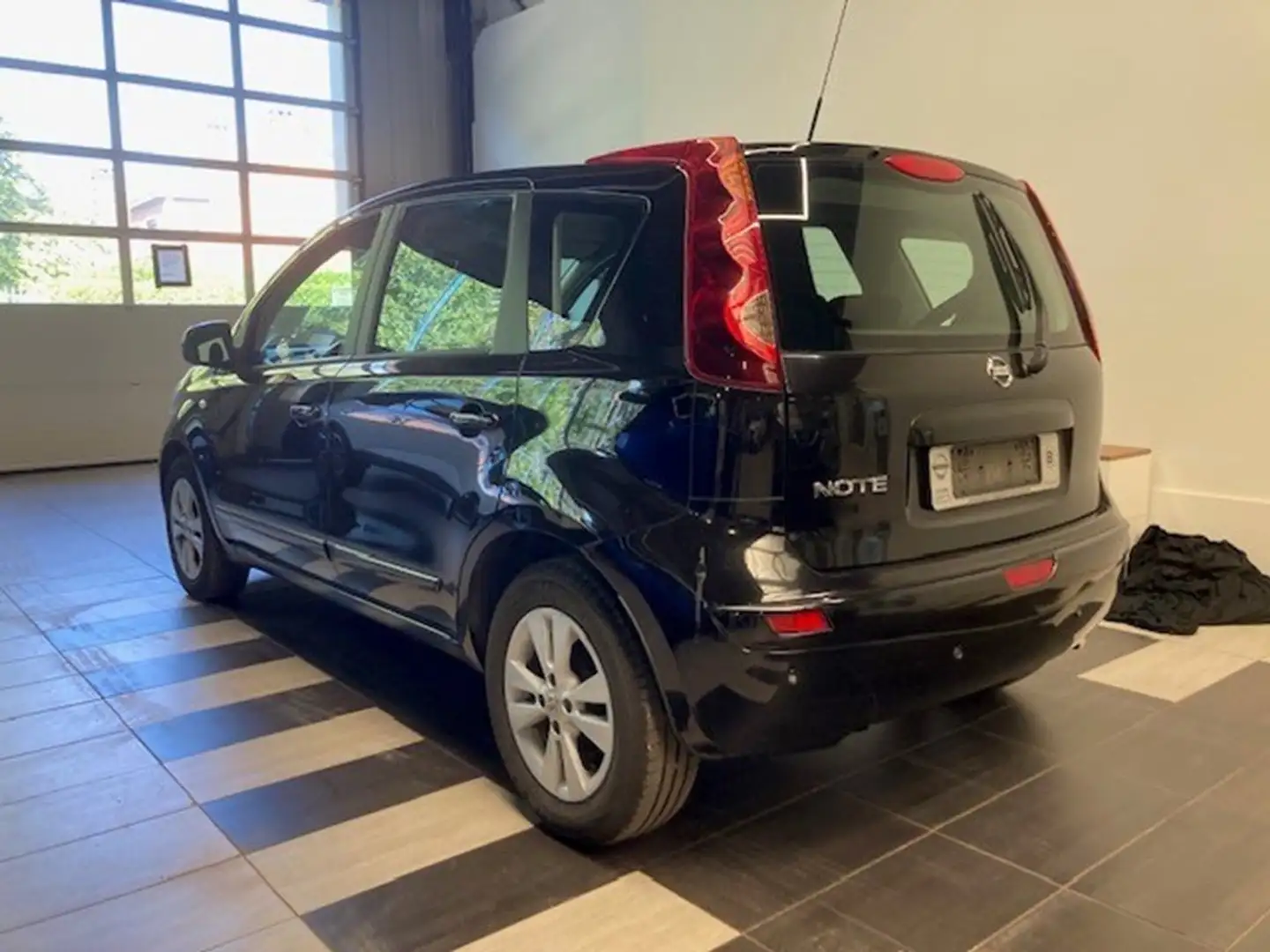 Nissan Note 1.4 BENZINE 5MT Negro - 2