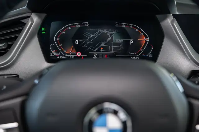 BMW 1 Series view 11
