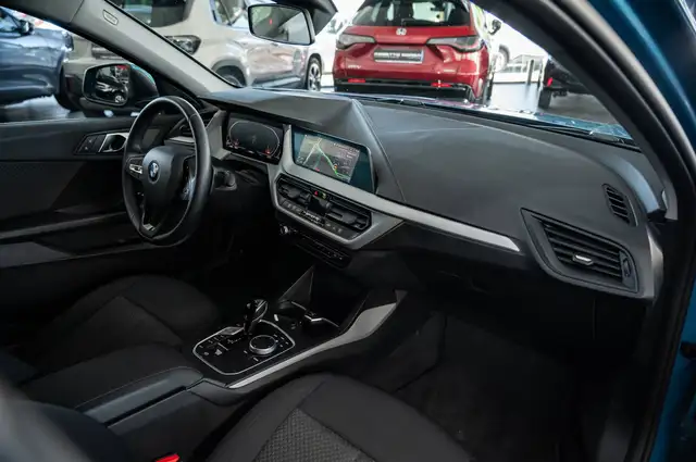 BMW 1 Series view 10