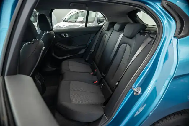 BMW 1 Series view 13