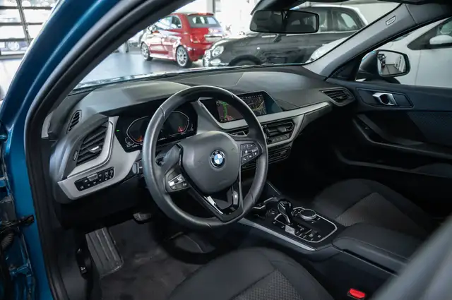 BMW 1 Series view 8