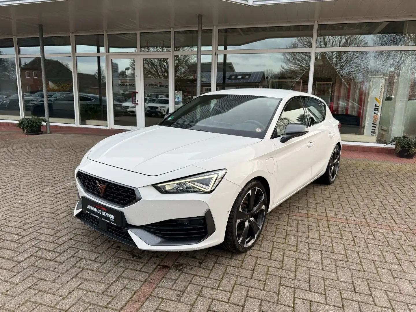 CUPRA Leon VZ e-Hybrid 1.4 *SERVICE NEU*TOP*KAMERA Weiß - 2