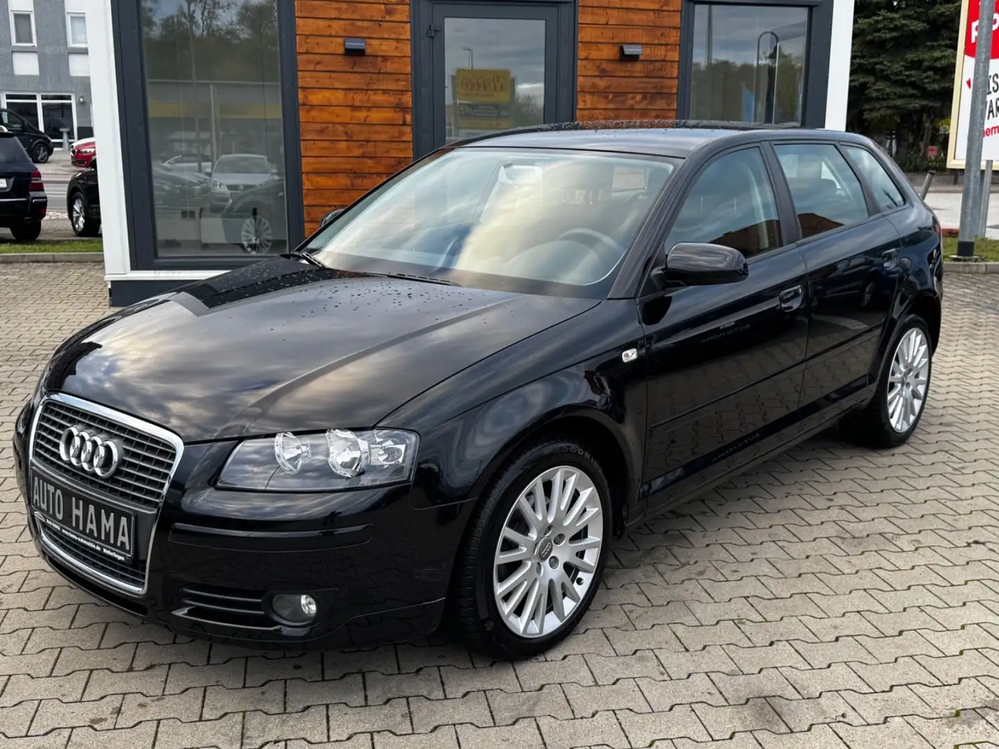 Audi A3 Sportback 1.6 Attraction Automatik *78TKM* Schwarz - 2