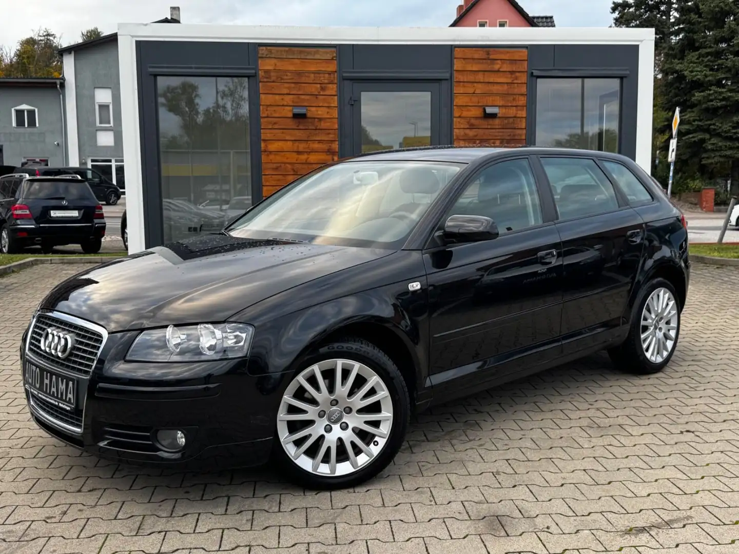 Audi A3 Sportback 1.6 Attraction Automatik *78TKM* Schwarz - 1