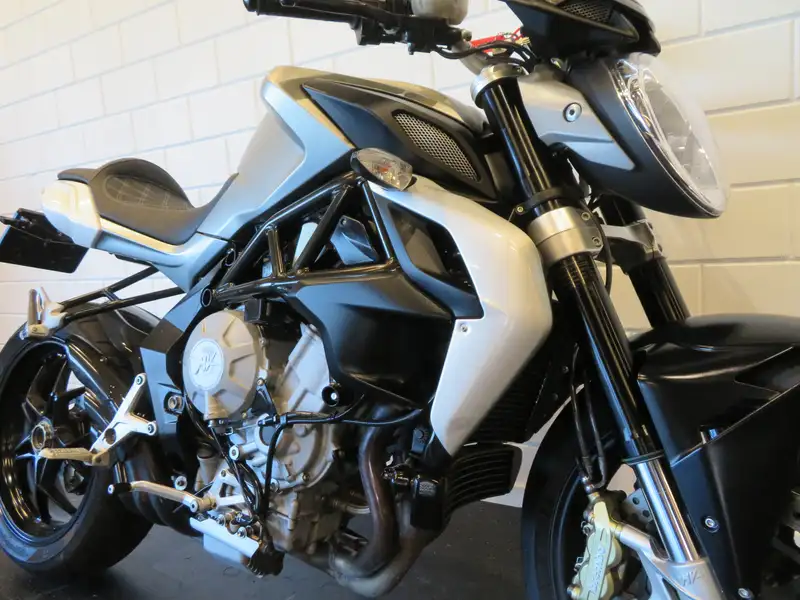 MV Agusta Brutale 675 - foto 8