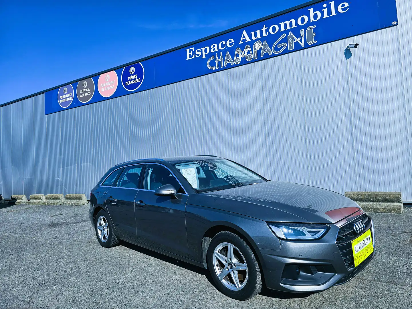 Audi A4 *1er PROPIETAIRE* Avant 30 TDi Business BOITE AUTO Gris - 1