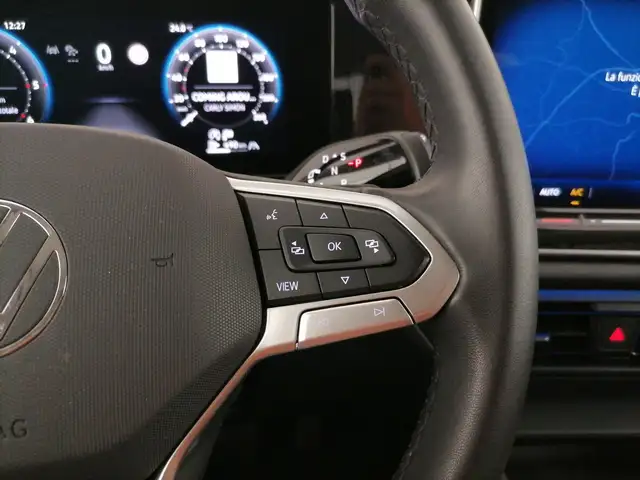 Volkswagen Tiguan view 25