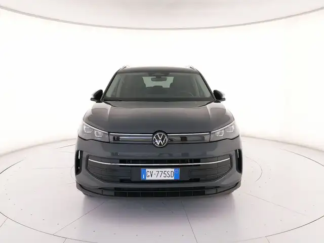 Volkswagen Tiguan view 5