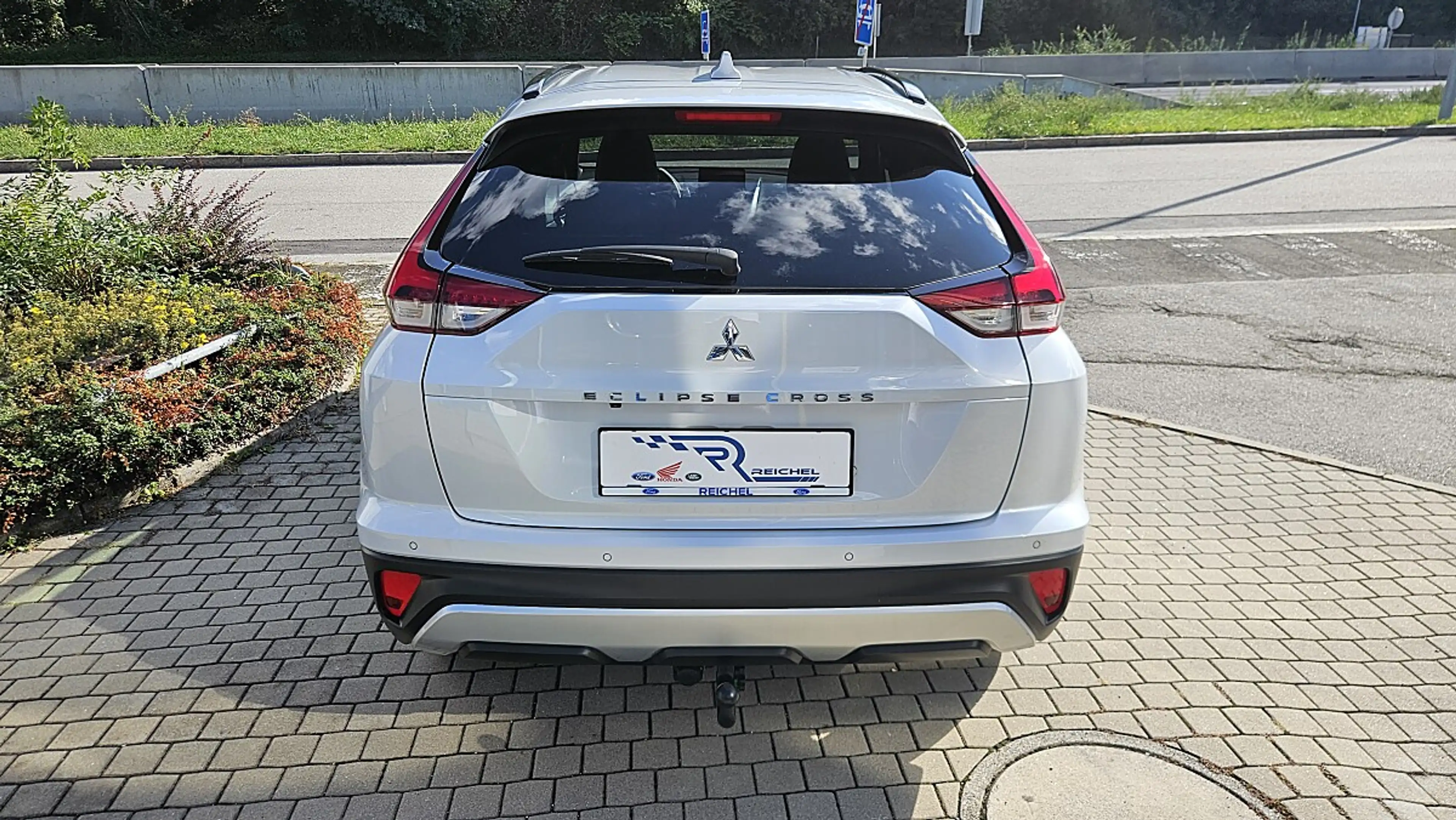 Mitsubishi Eclipse Cross 2,4 PHEV 4WD Intense+ CVT Aut. — photo 4