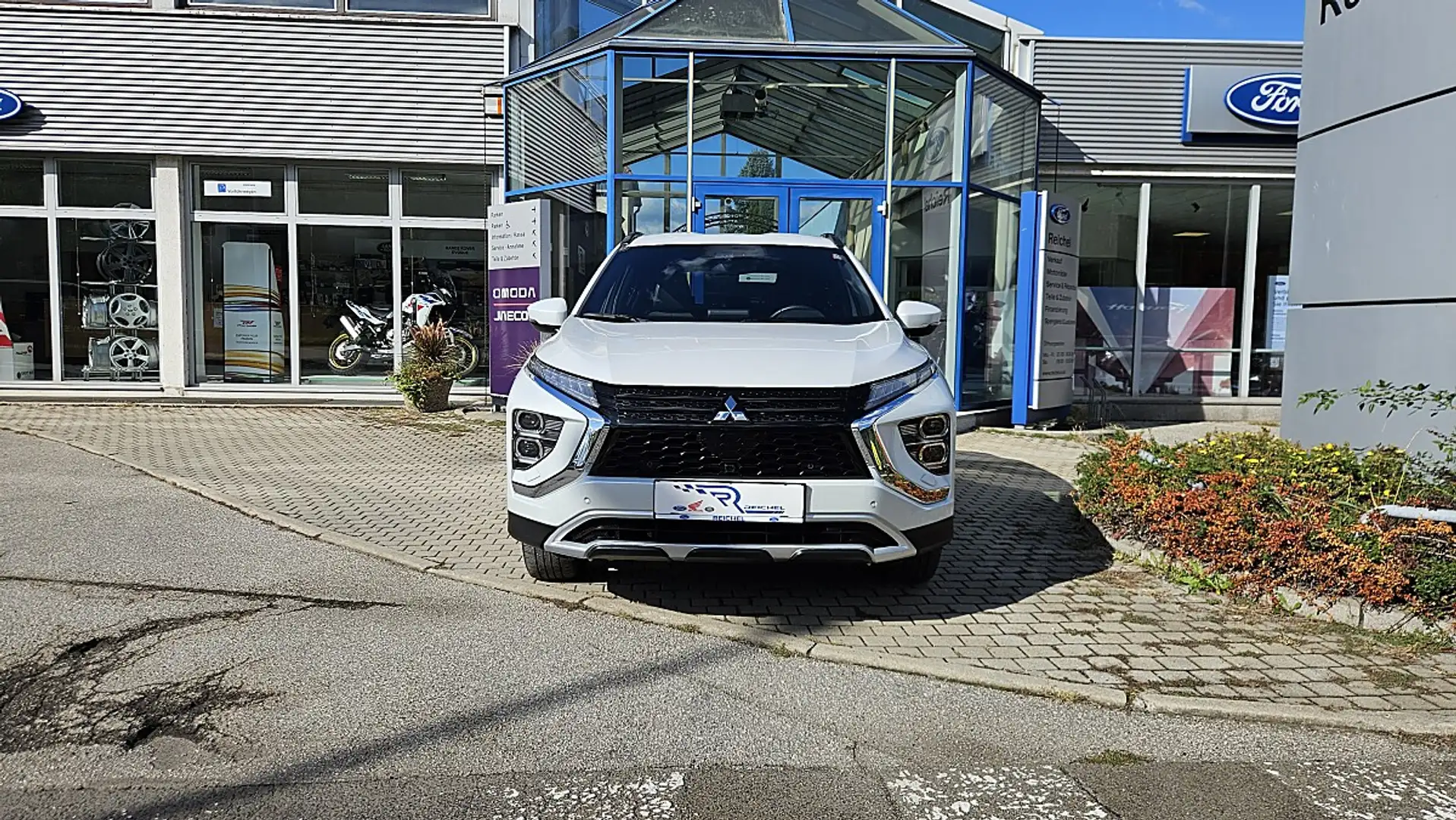 Mitsubishi Eclipse Cross 2,4 PHEV 4WD Intense+ CVT Aut. Weiß - 2