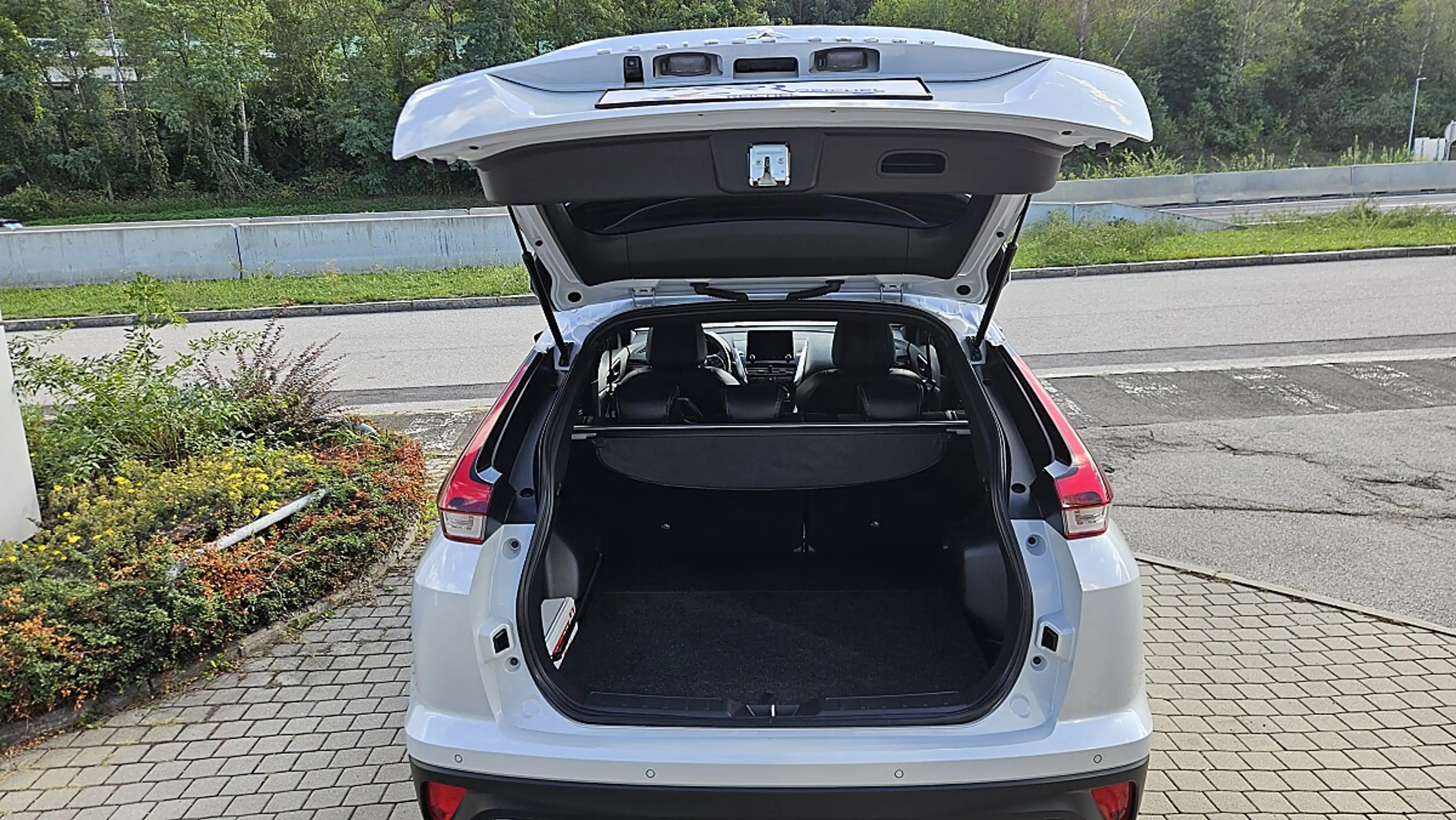 Mitsubishi Eclipse Cross 2,4 PHEV 4WD Intense+ CVT Aut. — photo 6