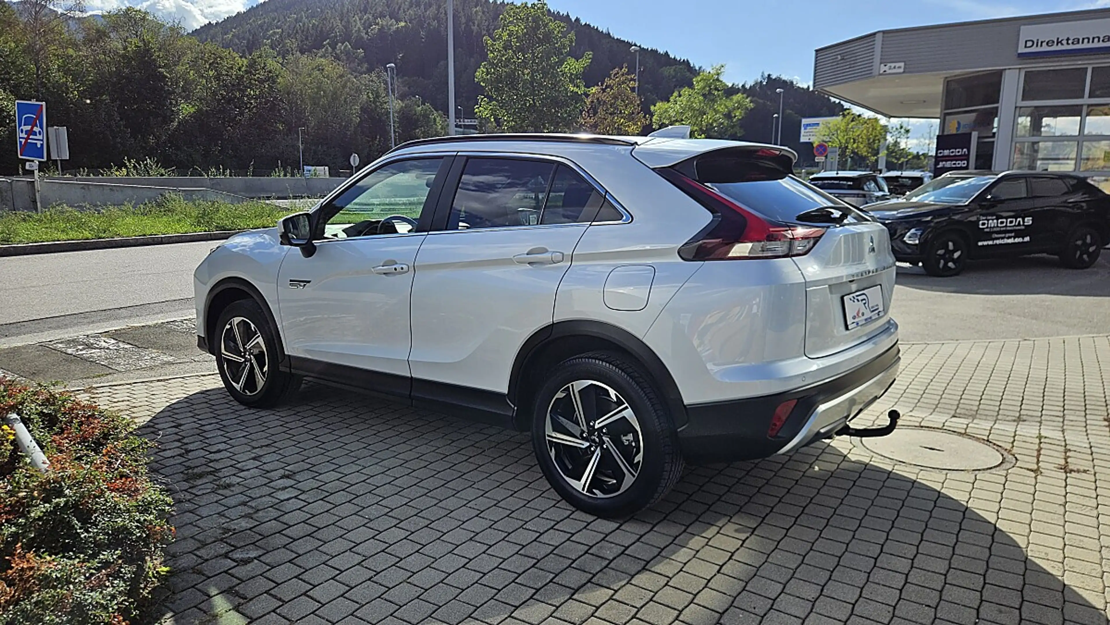 Mitsubishi Eclipse Cross 2,4 PHEV 4WD Intense+ CVT Aut. — photo 3